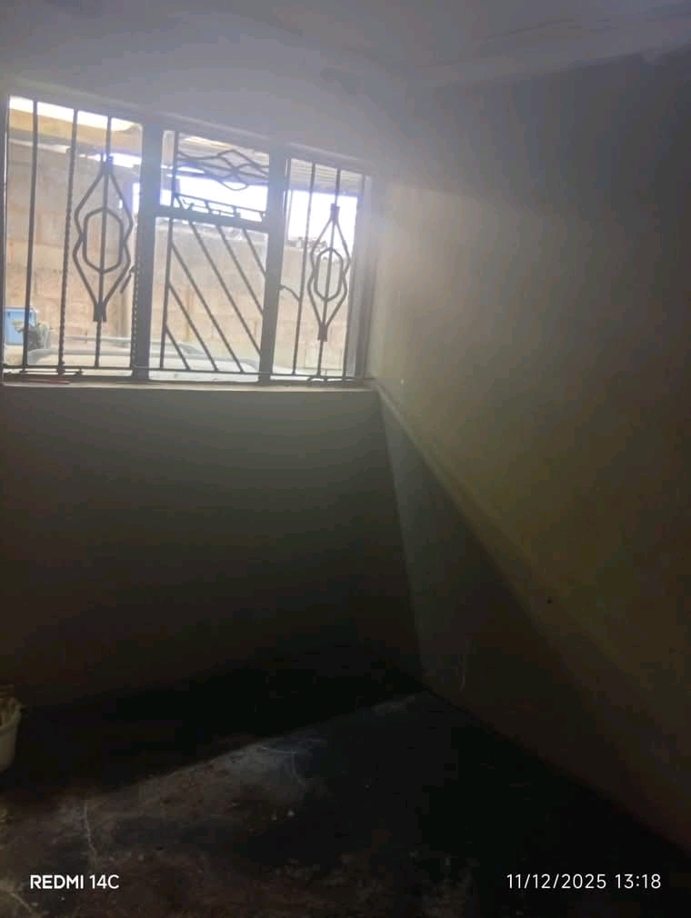 Standard room available in zone 5 not far fro  in Meadowlands