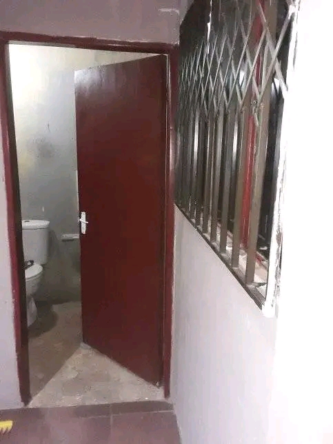 Ensuite double room ext2 upper side of sasol   in Braamfischer