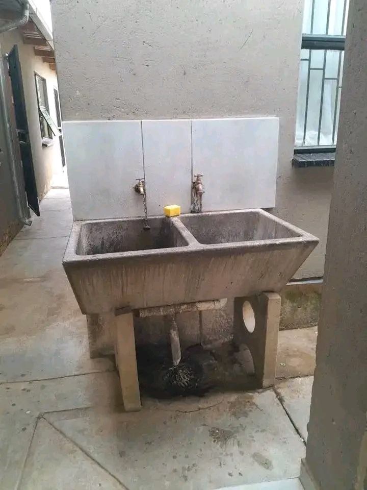 Room available in phase 3....r1000 every mont  in Mamelodi