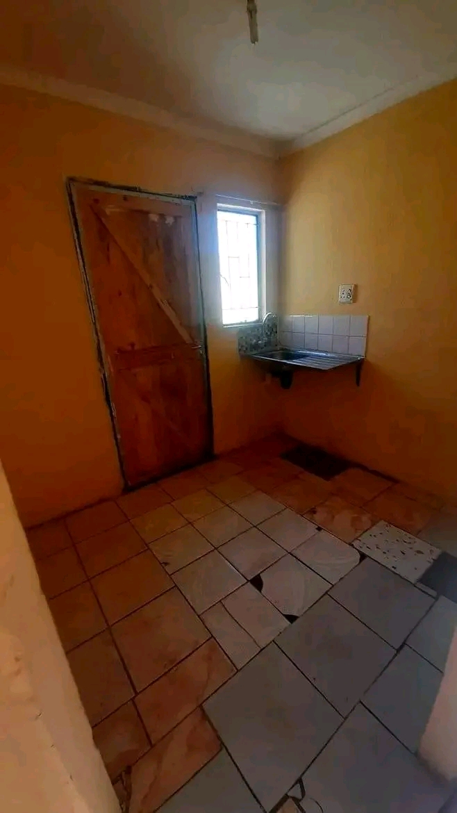 2 bedroom house -with few outside rooms -to r  in Ebony Park