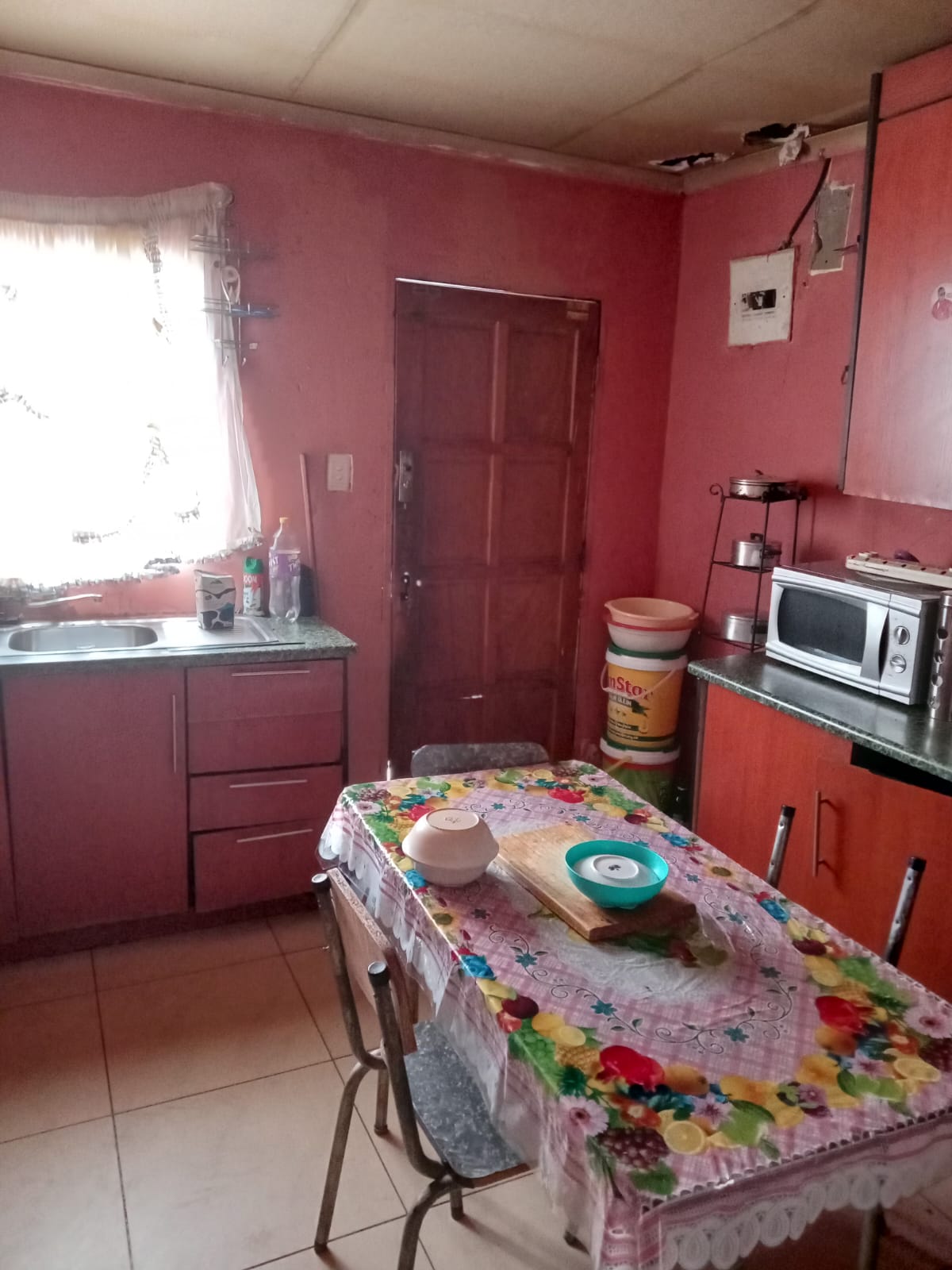 3 bedrooms house with a fitted kitchenette 4   in Tembisa
