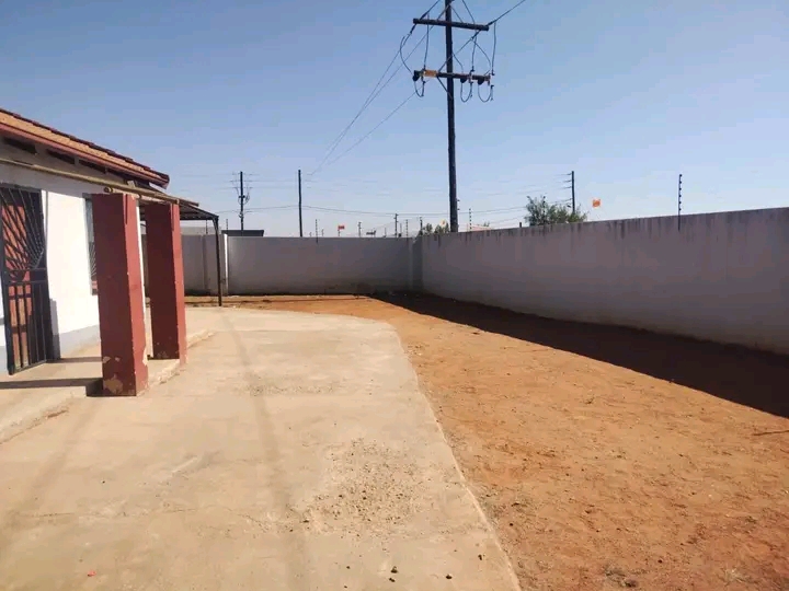3 bedroom house available for rental at ext 2  in Protea Glen