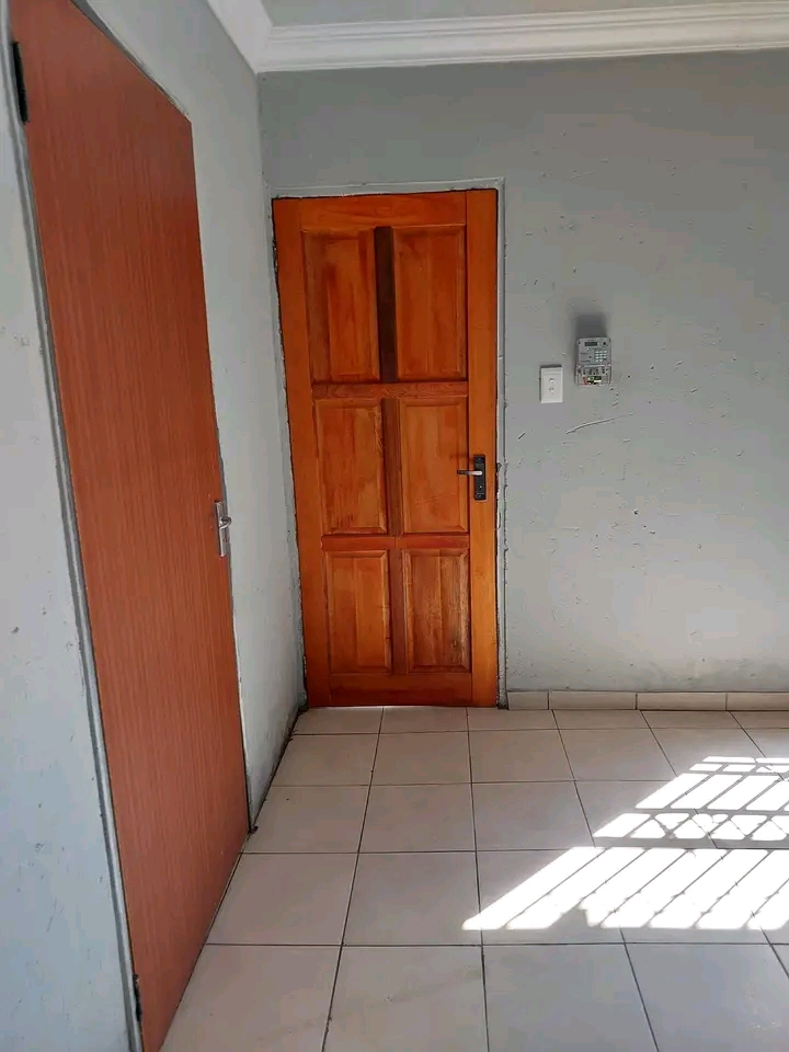 Bachelor room for rental available at mayfiel  in Daveyton