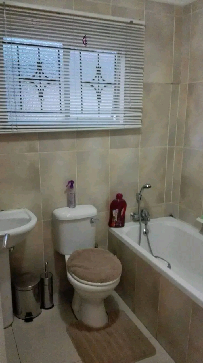 2 bedroom house to rent immediately behind sh  in Zola