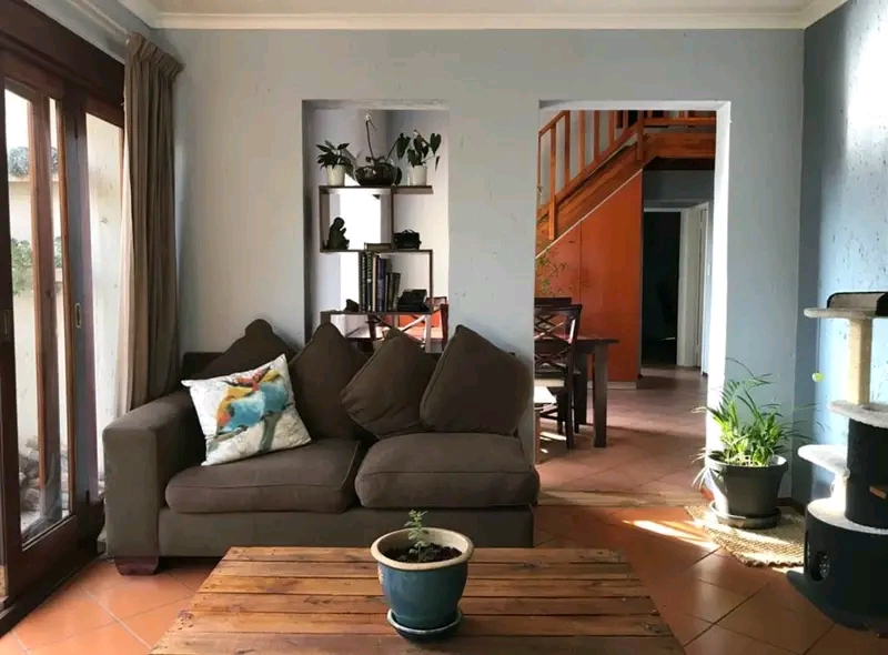 Spacious, double volume 3 bedroom, 2 bathroom  in Sandton