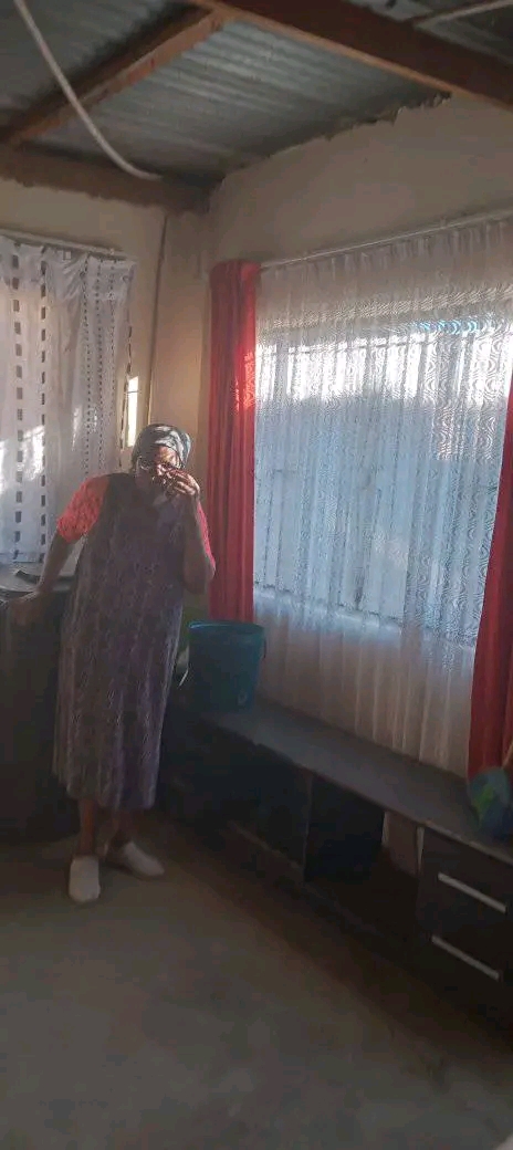 2 room to rent  phase5 r2000 available parkin  in Mamelodi