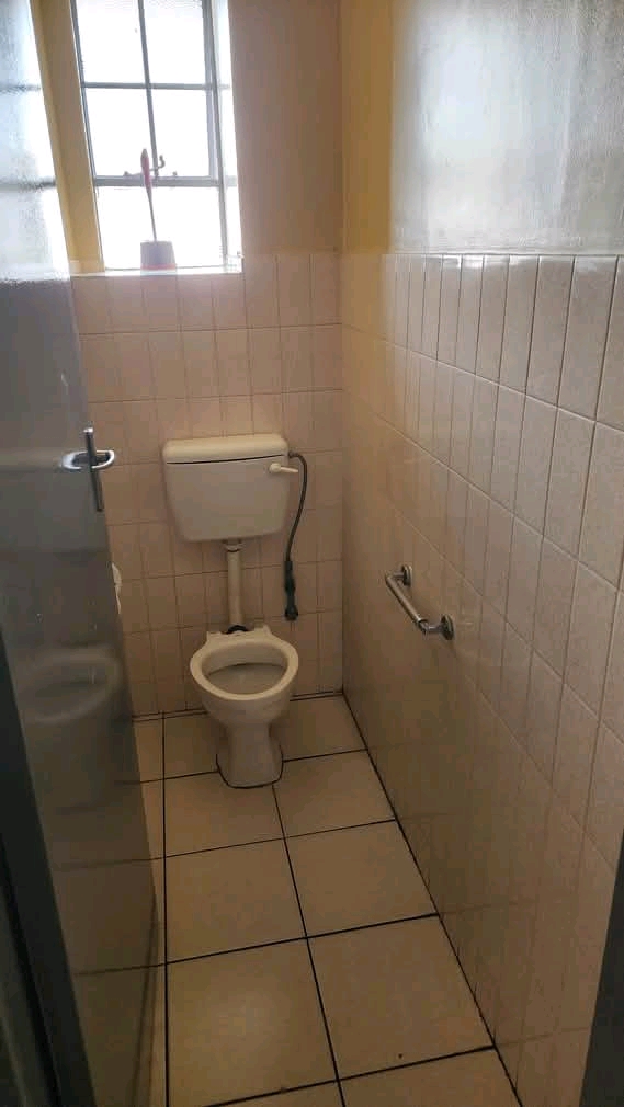 Room available emmidiatley at barhumia flat
  in Sunnyside
