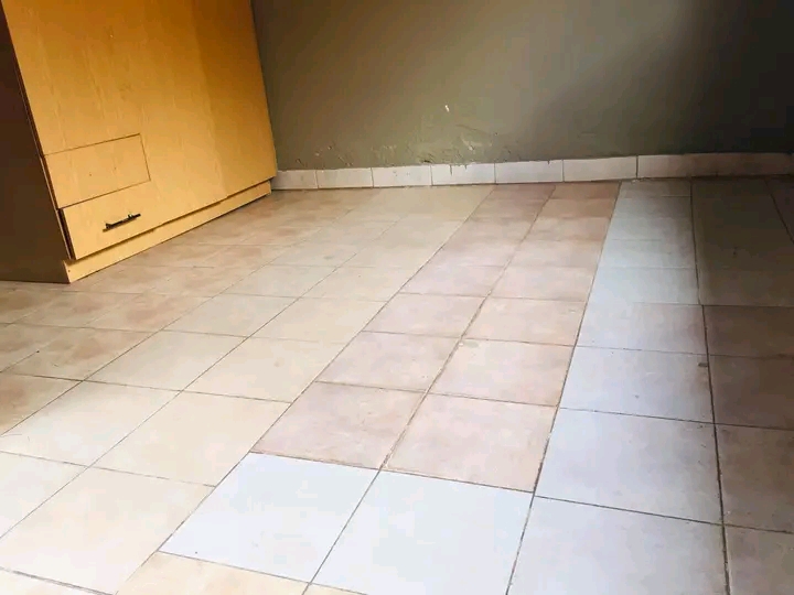 Room still available  ext10 walkable to swazi  in Ivory Park