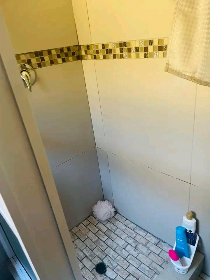 1 bedroom unit with fitted wardrobe, kitchen   in Allandale