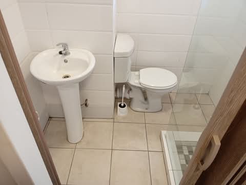 1 bedroom flat to rent max 3 people 
highris  in Berea
