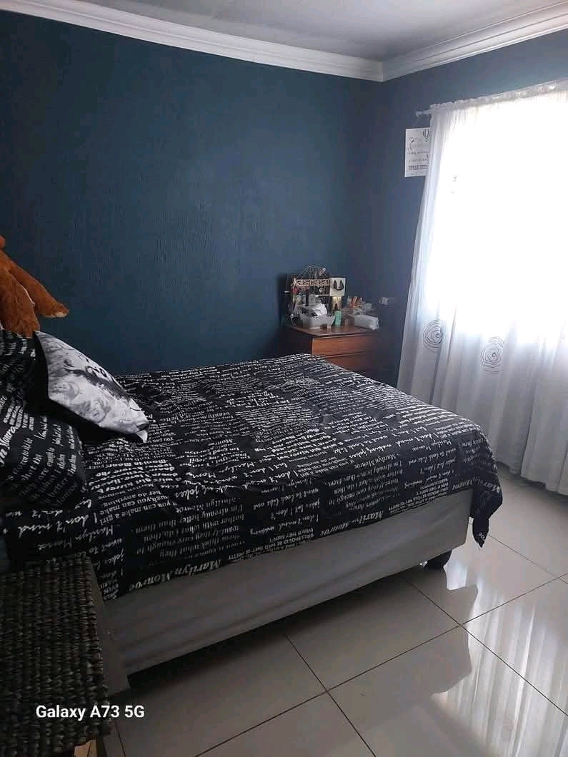 2 bedroom cottage rental 
**available from t  in Clayville