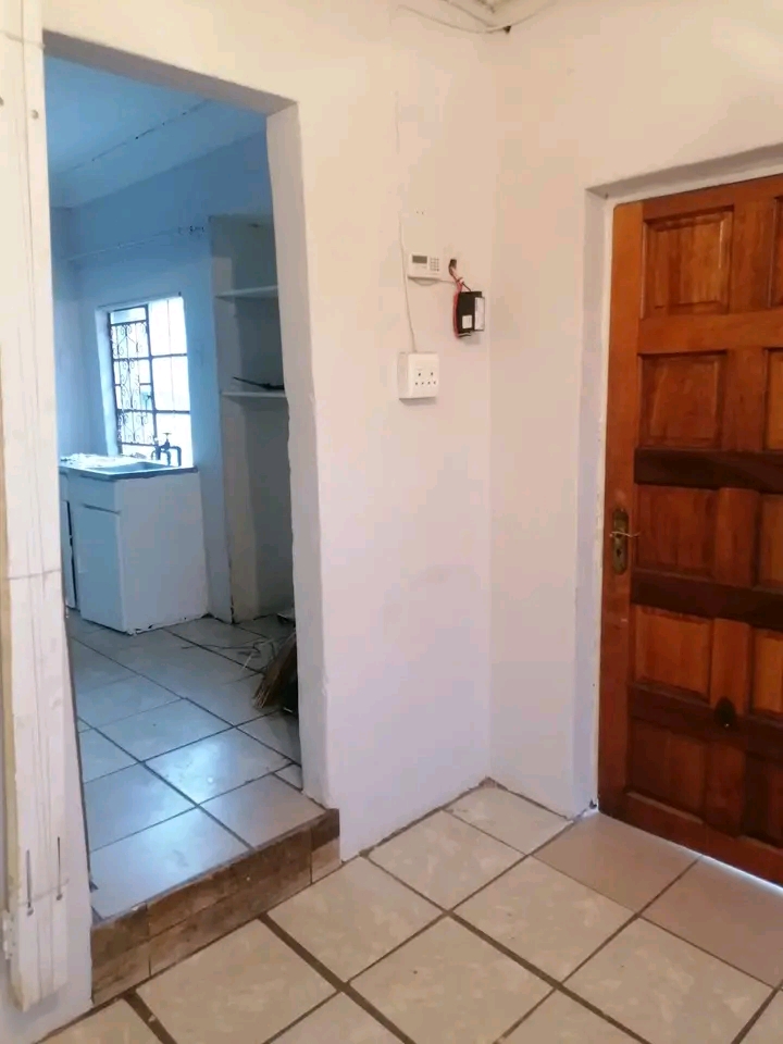 2 bedrooms cottage to let available. the plac  in Kew
