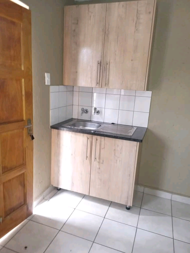 Room available 3friedman street parking free   in Kempton Park