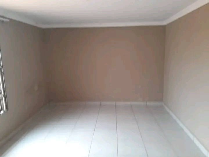 Room is available for 1500pm but 2000 first m  in Eden Park