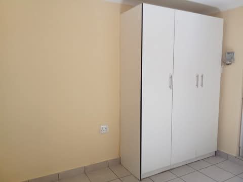 Cottage available to rent r3200 deposit r3200  in Rosettenville