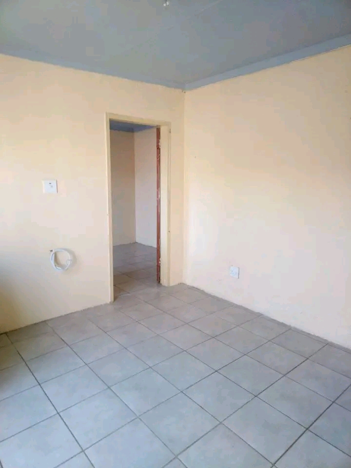 2 room apartment to let
r3500 monthly rental  in Birch Acres