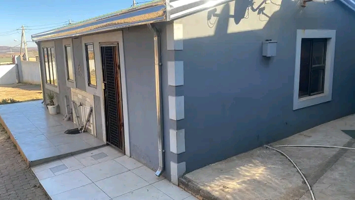 Still available for r3500 +r200 deposit ext 3  in Freedom Park