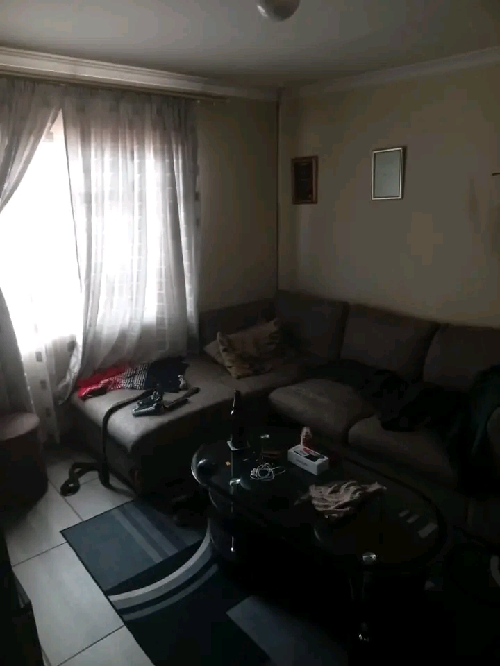 House available to rent 
r7000 deposit + r70  in Dawn Park