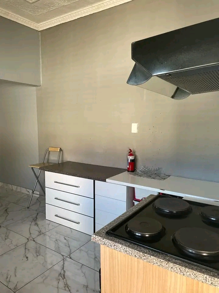 2 bedroom cottage for rent r6000 negotiable,   in Primrose