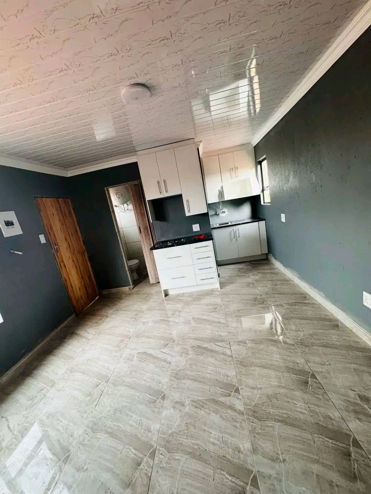 Room to rent available ext 20 ensuit  more in  in Protea Glen