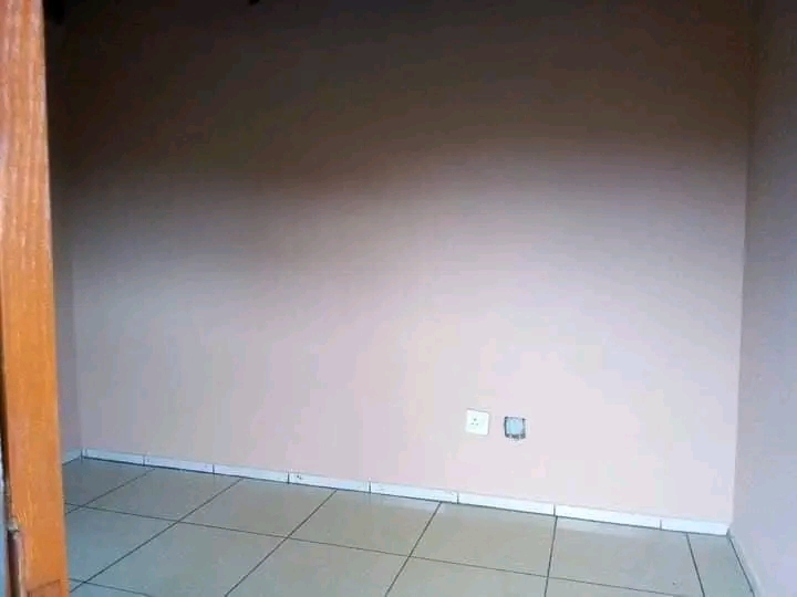 Room available at ext14 not far from main tax  in Ivory Park