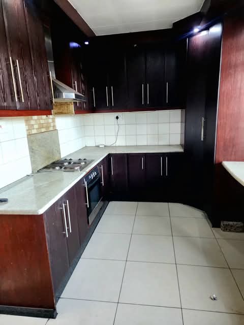 3 bedroom house to let preferably a family or  in Primrose east