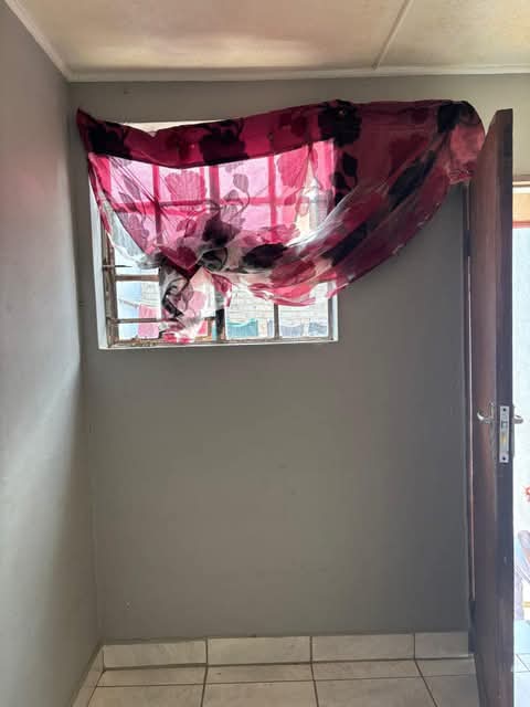 Small  outside room to rent 
117 mabel stree  in Rosettenville
