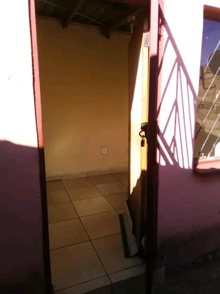 Two rooms with ajoining door to the other roo  in Vosloorus