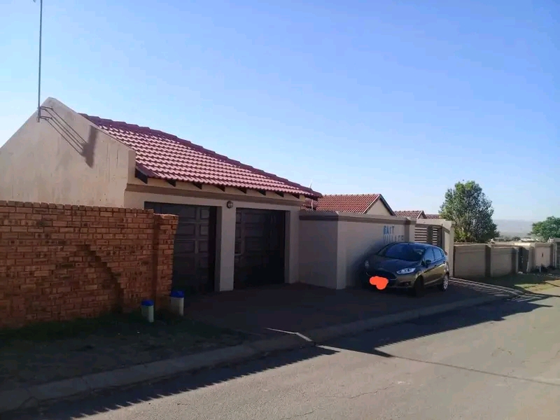 Area:ext 2
rental price:r1780 plus deposit
  in Vosloorus