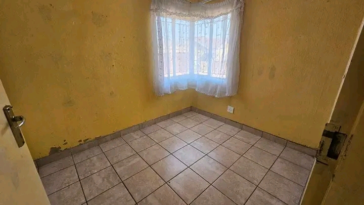A 2 fitted bedroom house complex coming with   in Kempton Park