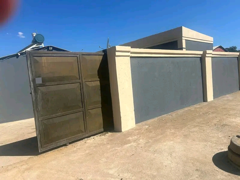 Tenant relocating room will be available russ  in Freedom Park