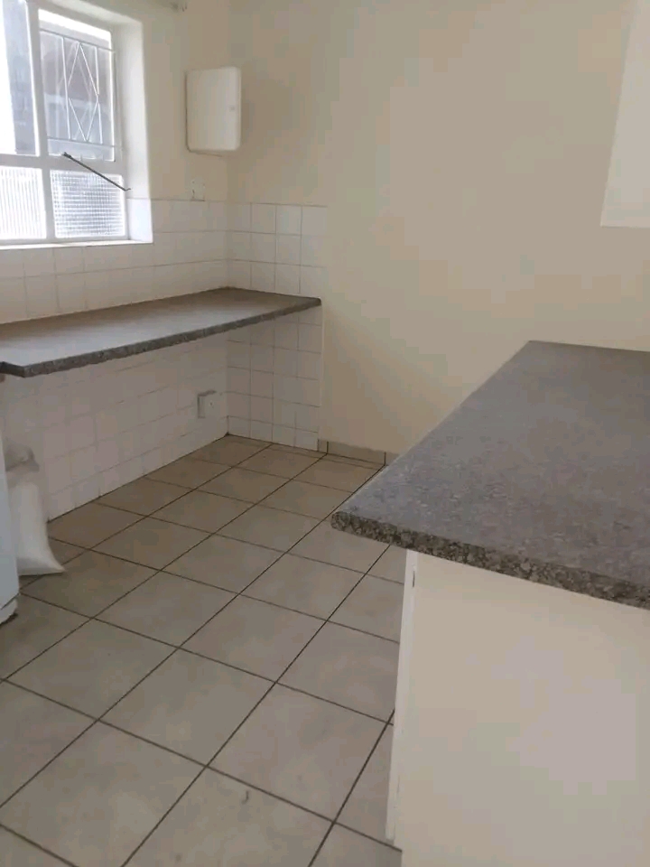 Flat to let next to turfontein and rosettenvi  in Haddon