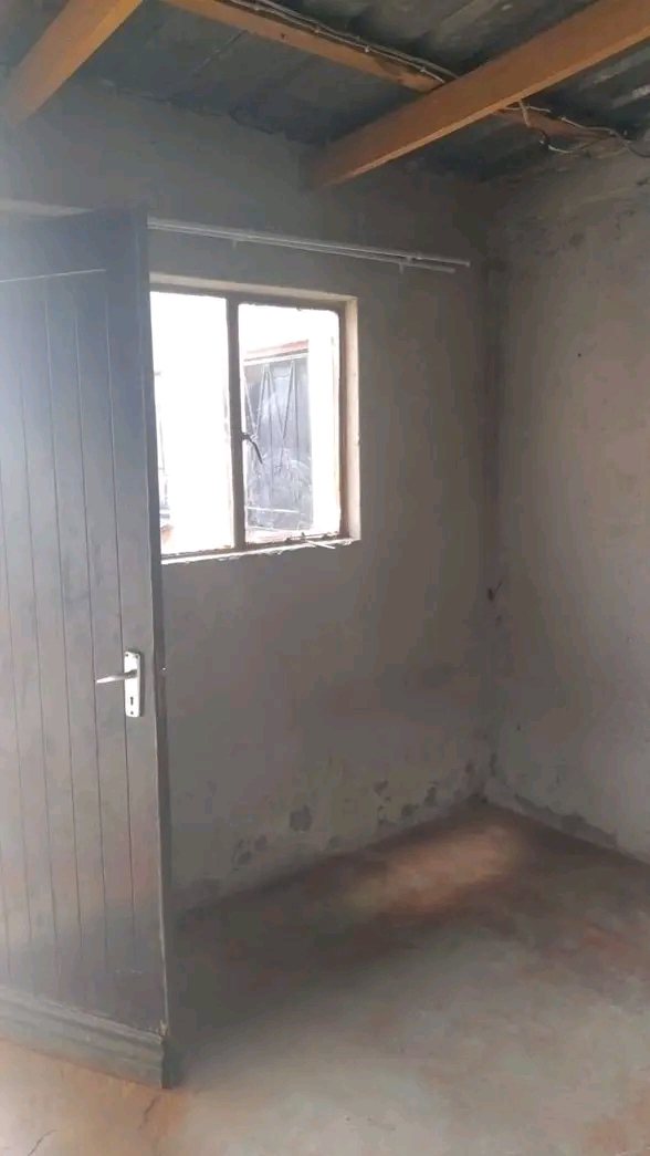 Room available immediately in winnie mandela   in Tembisa