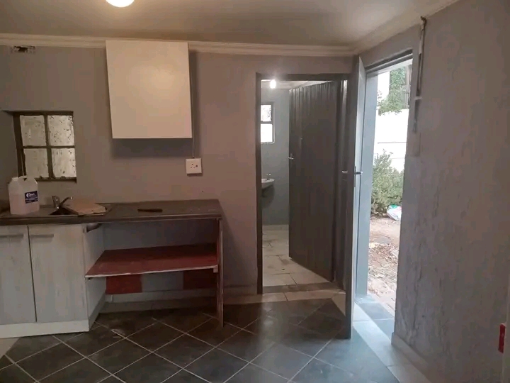 Nice bachelor for 3500 water and electricity   in Kensington