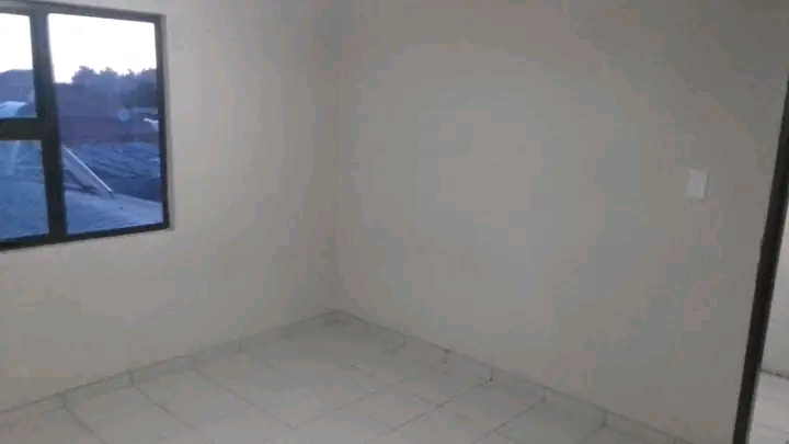 Room available the rent is r1400 per month ex  in Zola