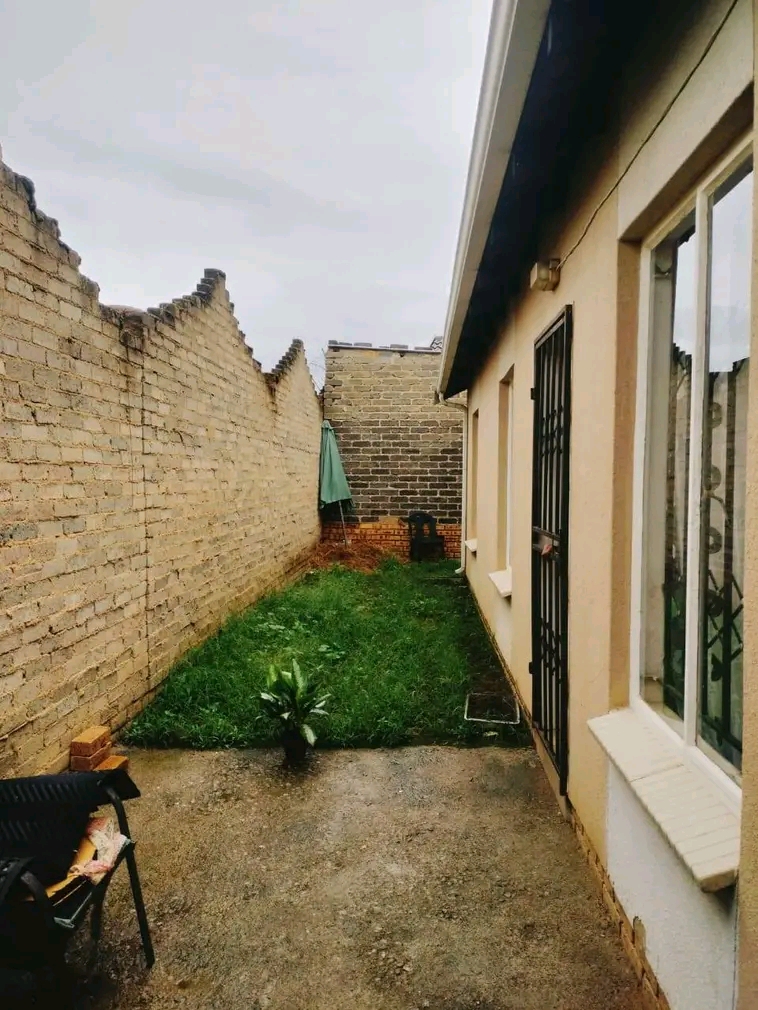 3 bedrooms, 2 bathroom available for rent. si  in Cosmo Creek