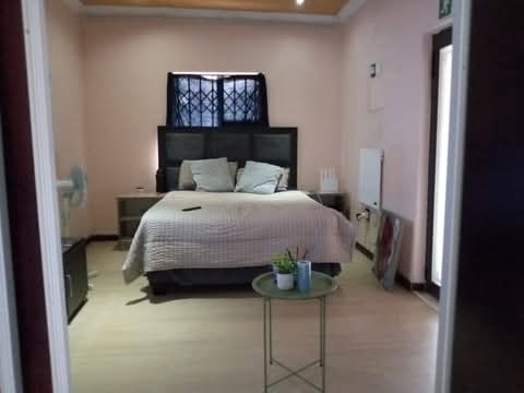 Soweto (sekota street)
spacious fitted room   in Orlando East