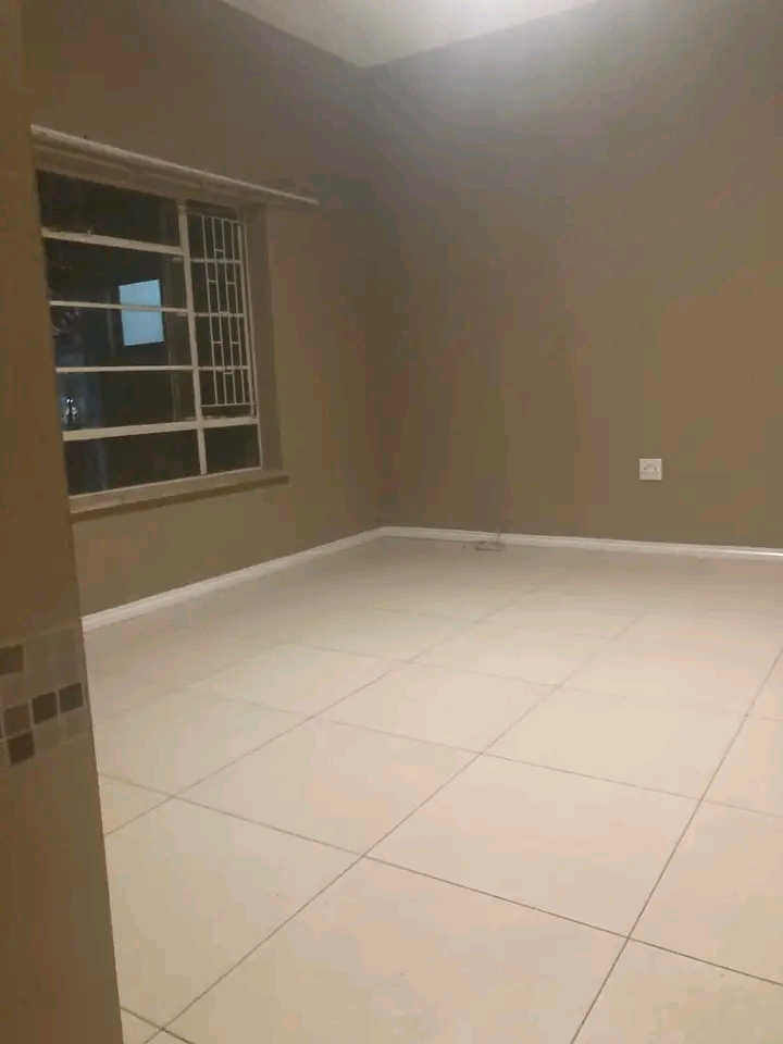 One bedroom apartment available in churchhill  in Primrose