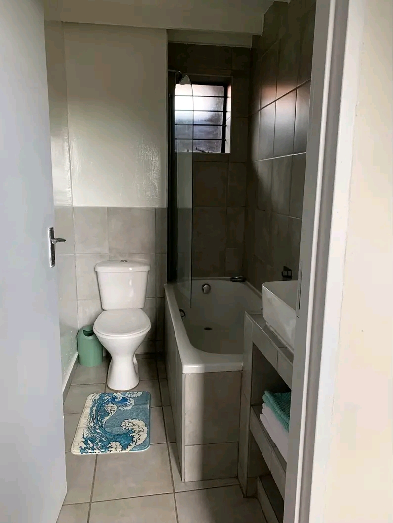 1 bedroom loft 4500
bachelor 3800
electrici  in Maboneng