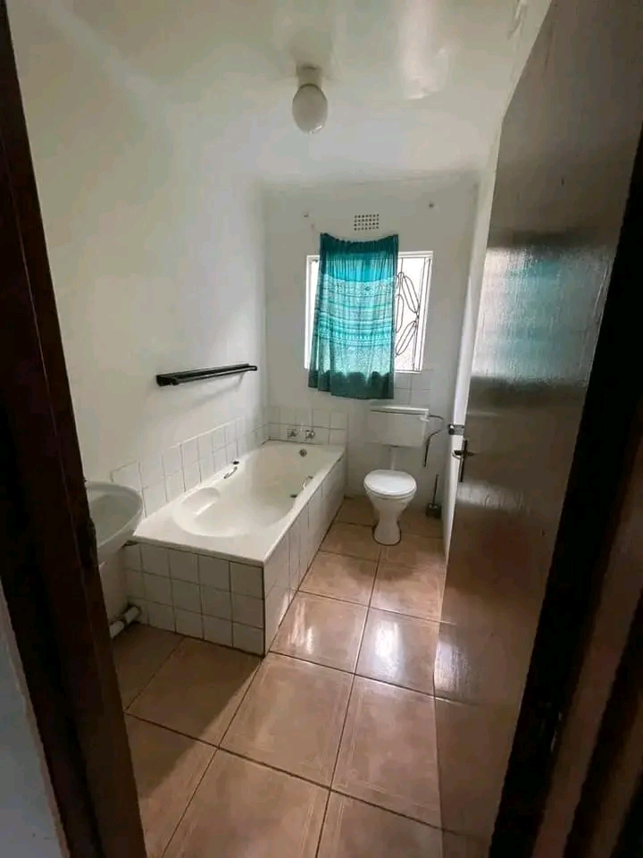 A 1 bedroom cottage with bathtap and toilet   in Birch Acres