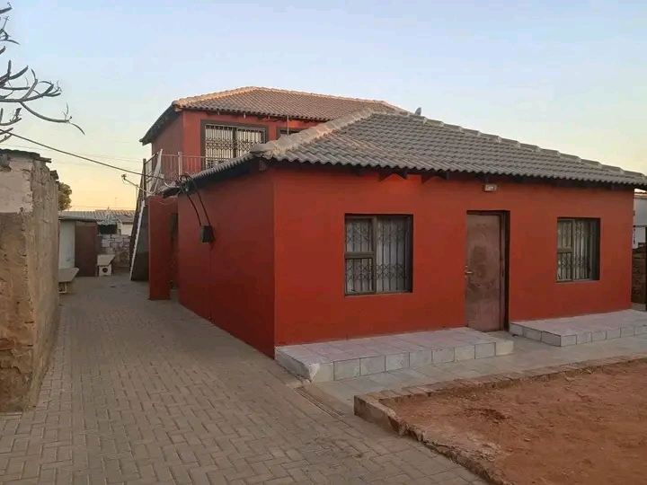 A spacious beautiful bachelor is available fo  in Mamelodi