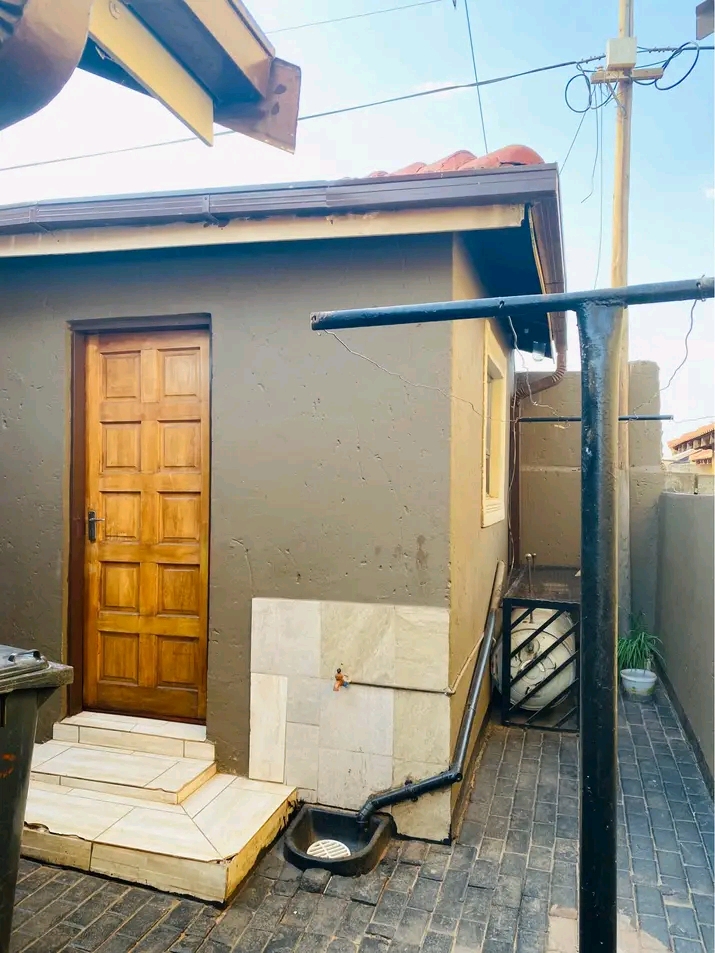 A very spacious bachelor unit to rent at ext   in Protea Glen