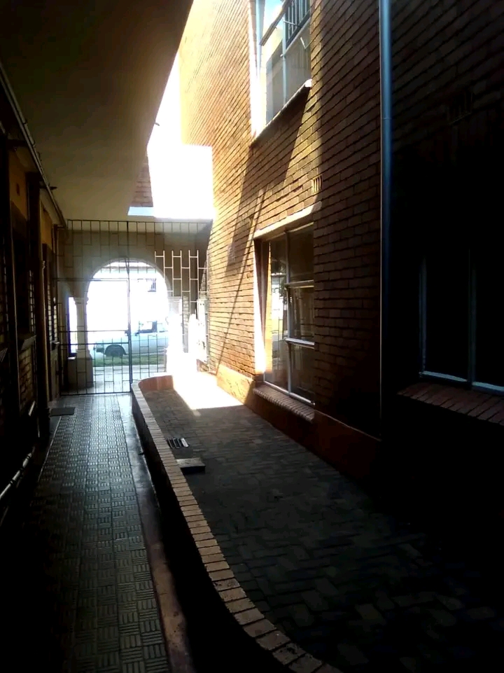 Spacious 2bed ground floor flat available for  in Turffontein