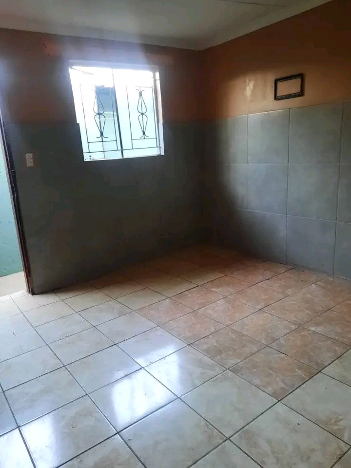 Room to rent at ext2 next to zcc church 1800   in Kaalfontein