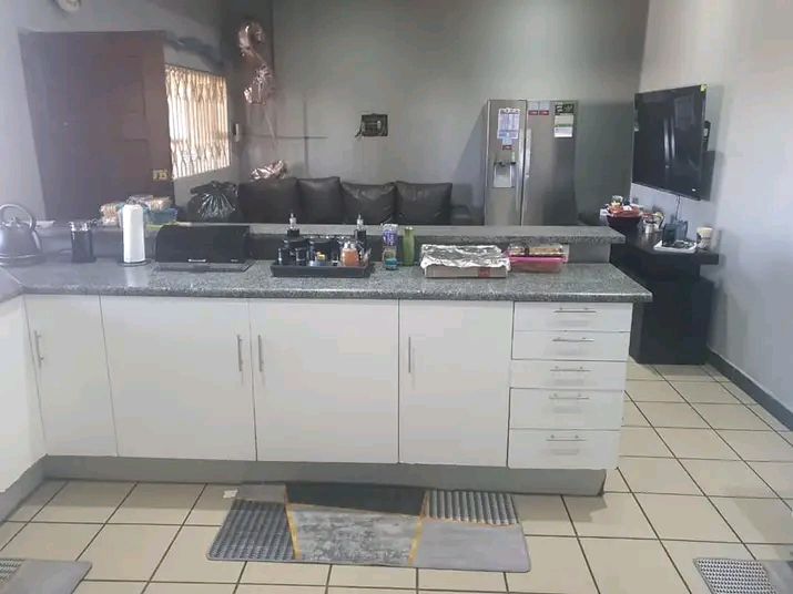 2 bedroom apartment to let
a 2 large bedroom  in Benoni