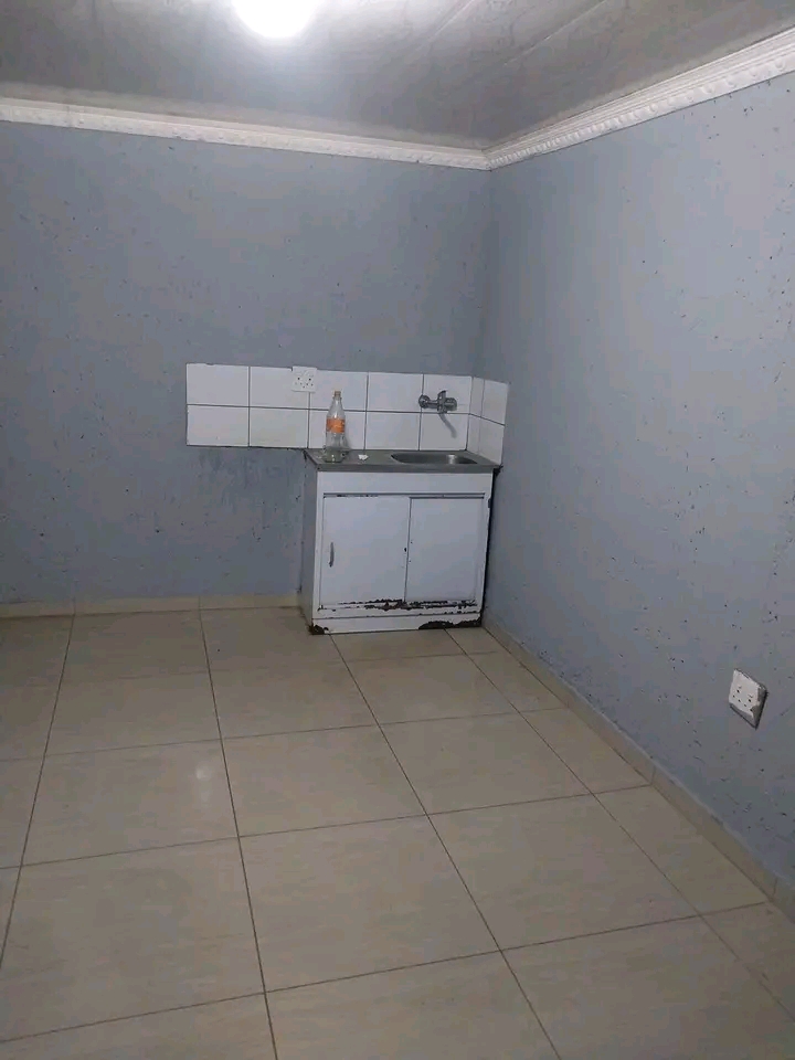 🏘️ garage room to rent available immedia  in Dobsonville