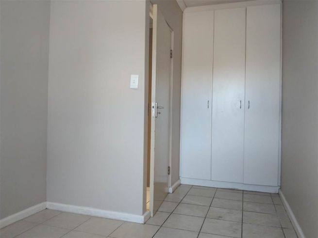  astonishing two bed apartment to rent in mai  in Cape Town