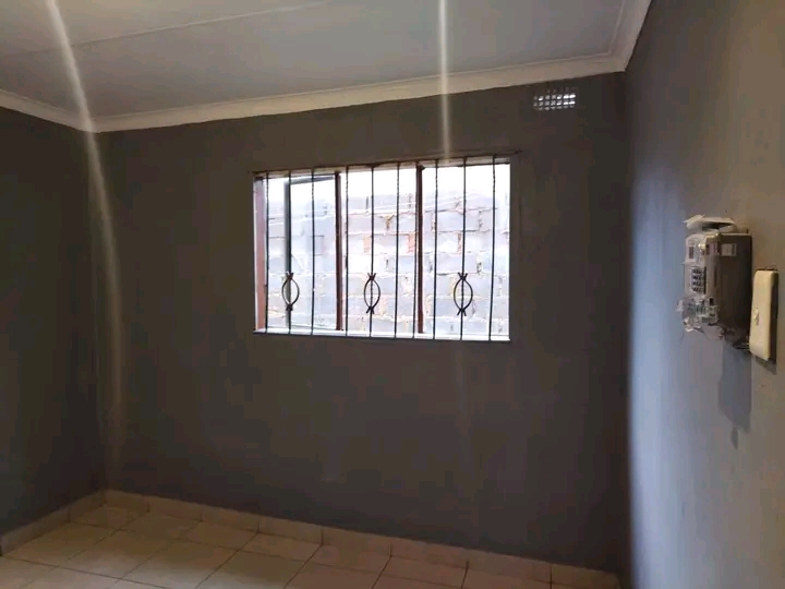 Room available block 6 near solomzi no parkin  in Snake Park