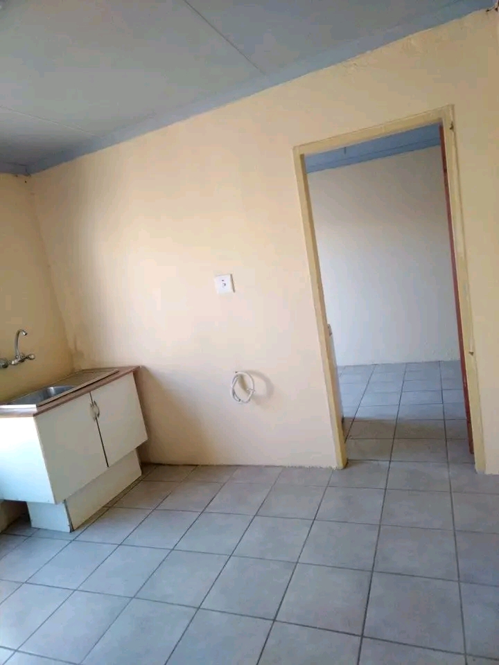 2 room apartment to let
r3500 monthly rental  in Birch Acres