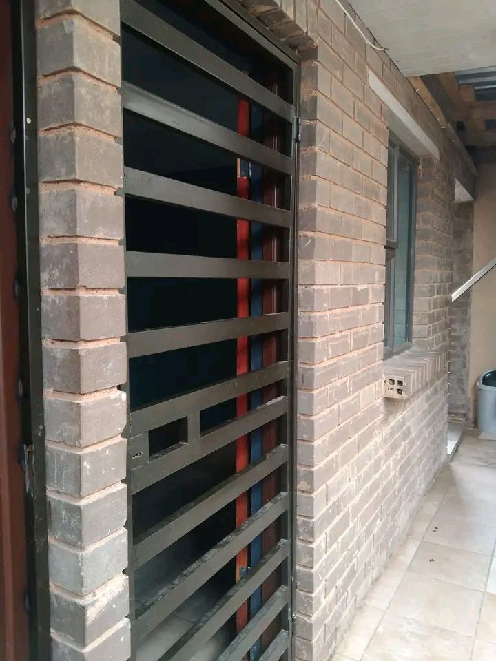 Rooms available at winnie mandela zone 2 elec  in Tembisa